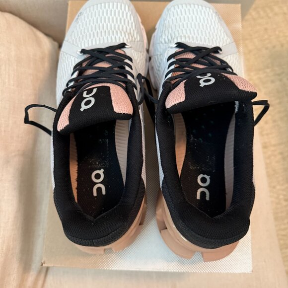 On Cloudflyer Sneakers Size 9 - Picture 2 of 6